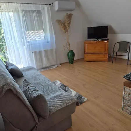 Menyhart Gyenesdiason 6 Fo Reszere Daire Gyenesdiás