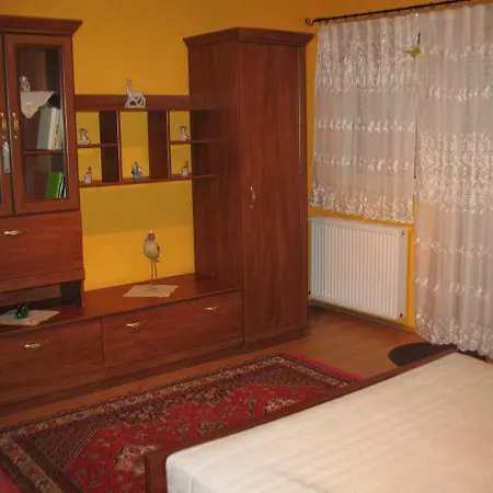 Menyhart Gyenesdiason 6 Fo Reszere Apartment